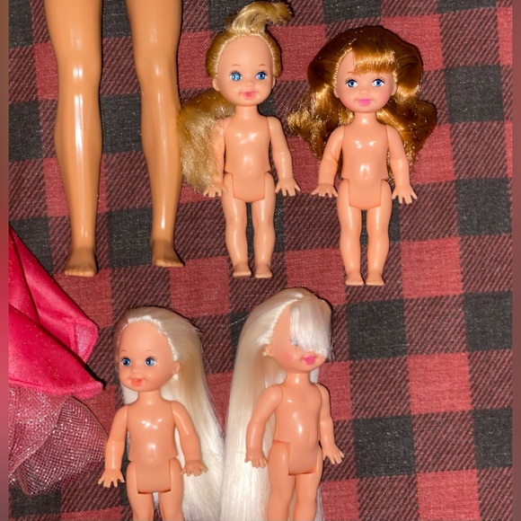 12 Barbie Dolls, 1 Ken & 4 Kelly Dolls Lot - Picture 8 of 15